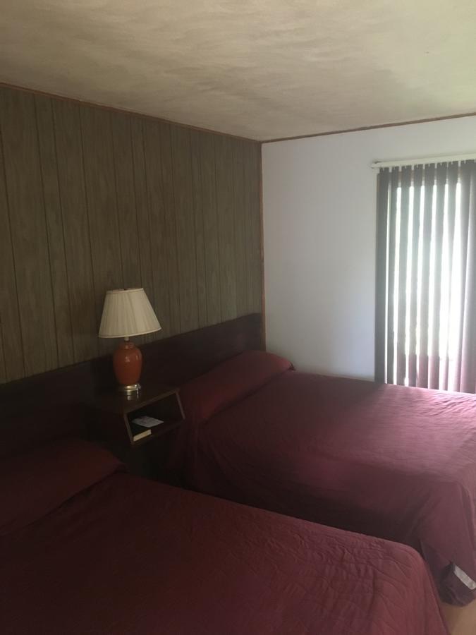 Michael Dee'S Motel East Durham Exterior foto