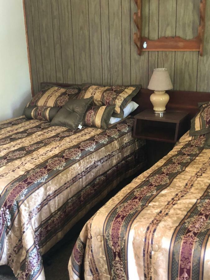 Michael Dee'S Motel East Durham Exterior foto